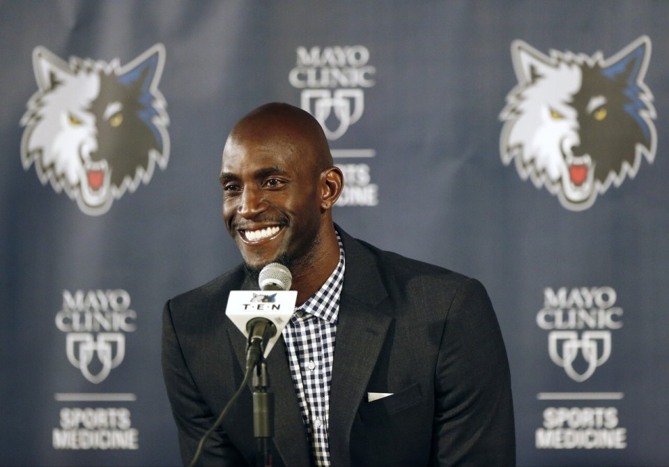 暖心！独行侠队今天为欧文的女儿阿祖莉·欧文送上生日祝福（独行侠今日为欧文女儿阿祖莉送上暖心生日祝福）