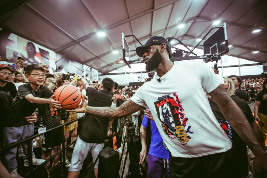 希腊媒：曼联与皇马已经报价奥林匹亚科斯18岁中场穆扎基蒂斯（据希媒报道，皇马与曼联已向奥林匹亚科斯18岁中场穆扎基蒂斯递交报价）