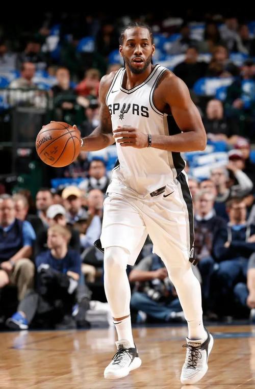 2025中冠奖项公布：厦门队张越包揽最佳球员、最佳射手（2025中冠奖项揭晓：厦门队张越荣膺最佳球员并加冕最佳射手）