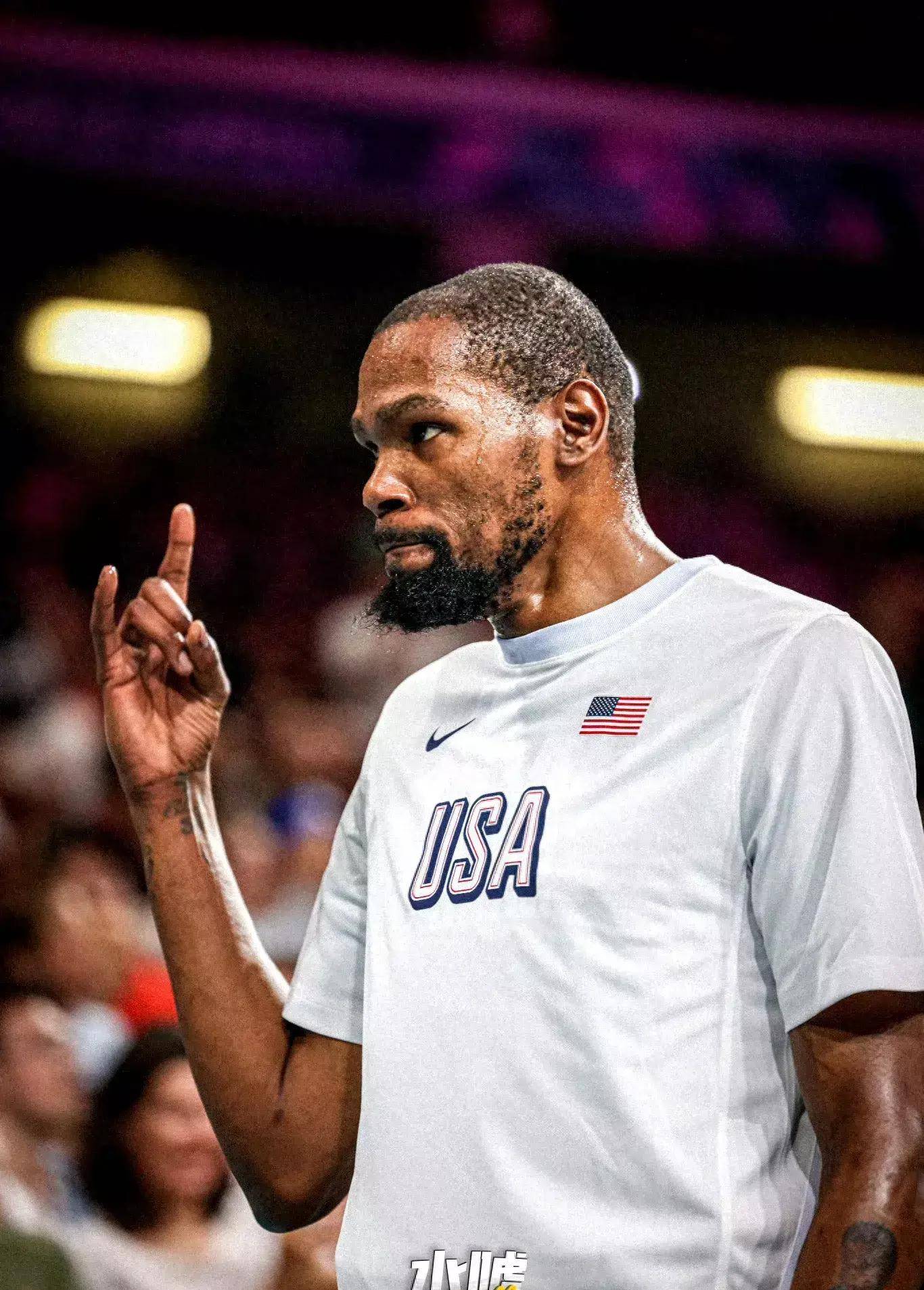 意天空：迪乌夫在国米逐渐展现影响力，或成邓弗里斯合适替补（意天空：迪乌夫在国米愈发抢眼，有望出任邓弗里斯的理想替补）