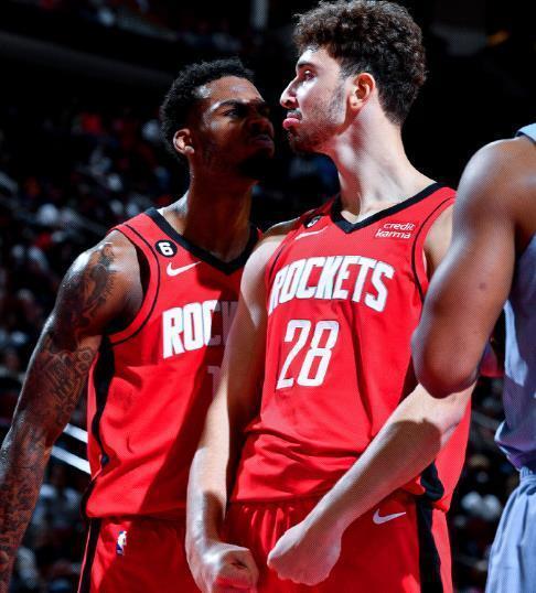 李小鹏回应女儿学花滑：练体操压力太大，但所有运动项目都很苦（李小鹏谈女儿改练花滑：体操压力大，运动无一不吃苦）