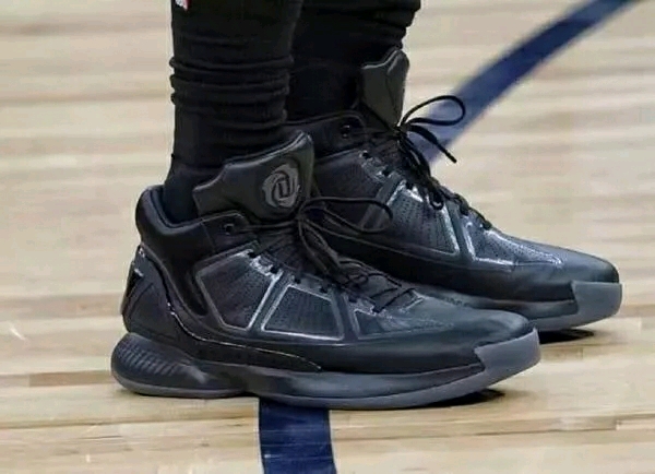 90分钟被绝平！亚洲冠军太水了，2轮1分沦为垫底，2大黑马排前二（第90分钟遭绝平！亚洲冠军状态低迷，两轮仅1分垫底，两大黑马领跑前二）