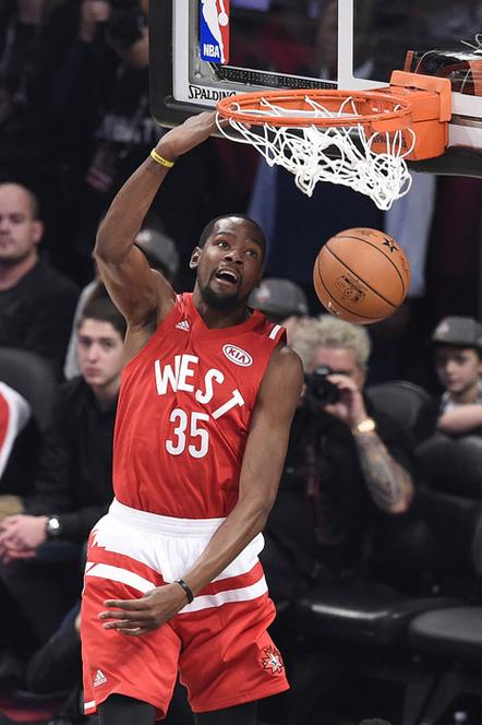 广东男篮防守反击轻取上海（广东男篮依靠防守反击轻松击败上海）