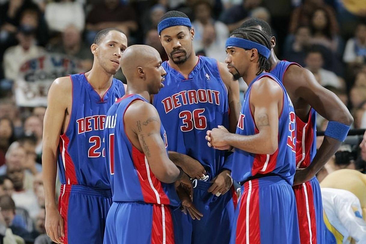 国乒护台太强！蒯曼顶住申裕斌爆冲，林诗栋致命反杀，握拳庆祝（国乒守台稳如山！蒯曼顶住申裕斌狂攻，林诗栋绝杀回击，握拳庆祝）